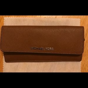 Michael Kors Jet Set Travel Slim Wallet